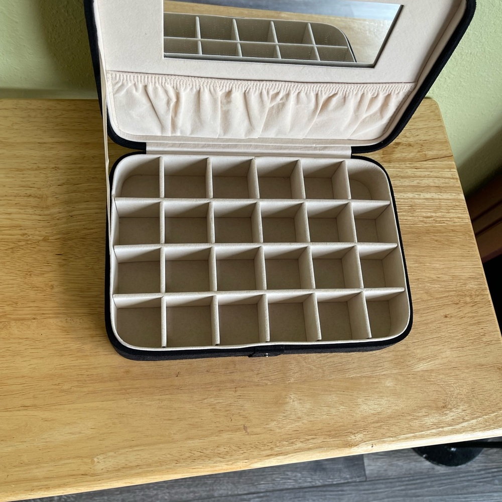 Jewelry box